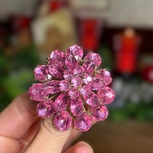 Vintage 1974 Pink Rhinestone Crystal Weiss Brooch
